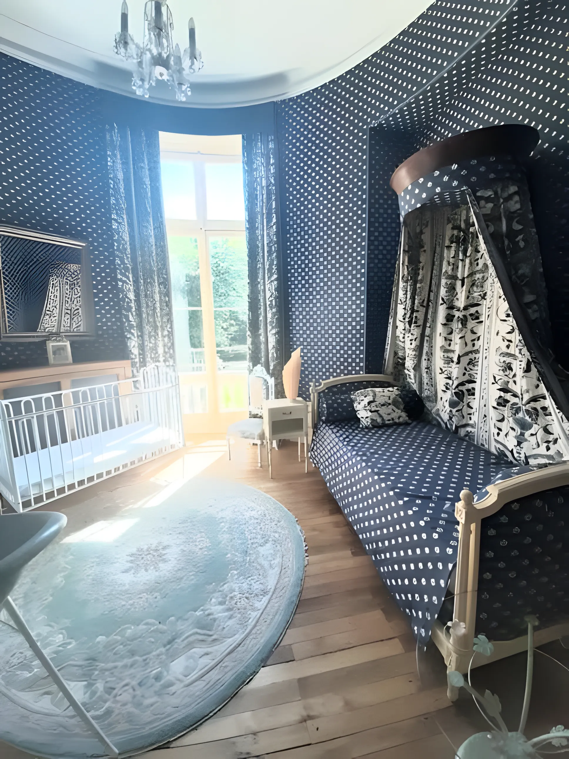 Château de Beauchamp — chambre bleue pois berceau