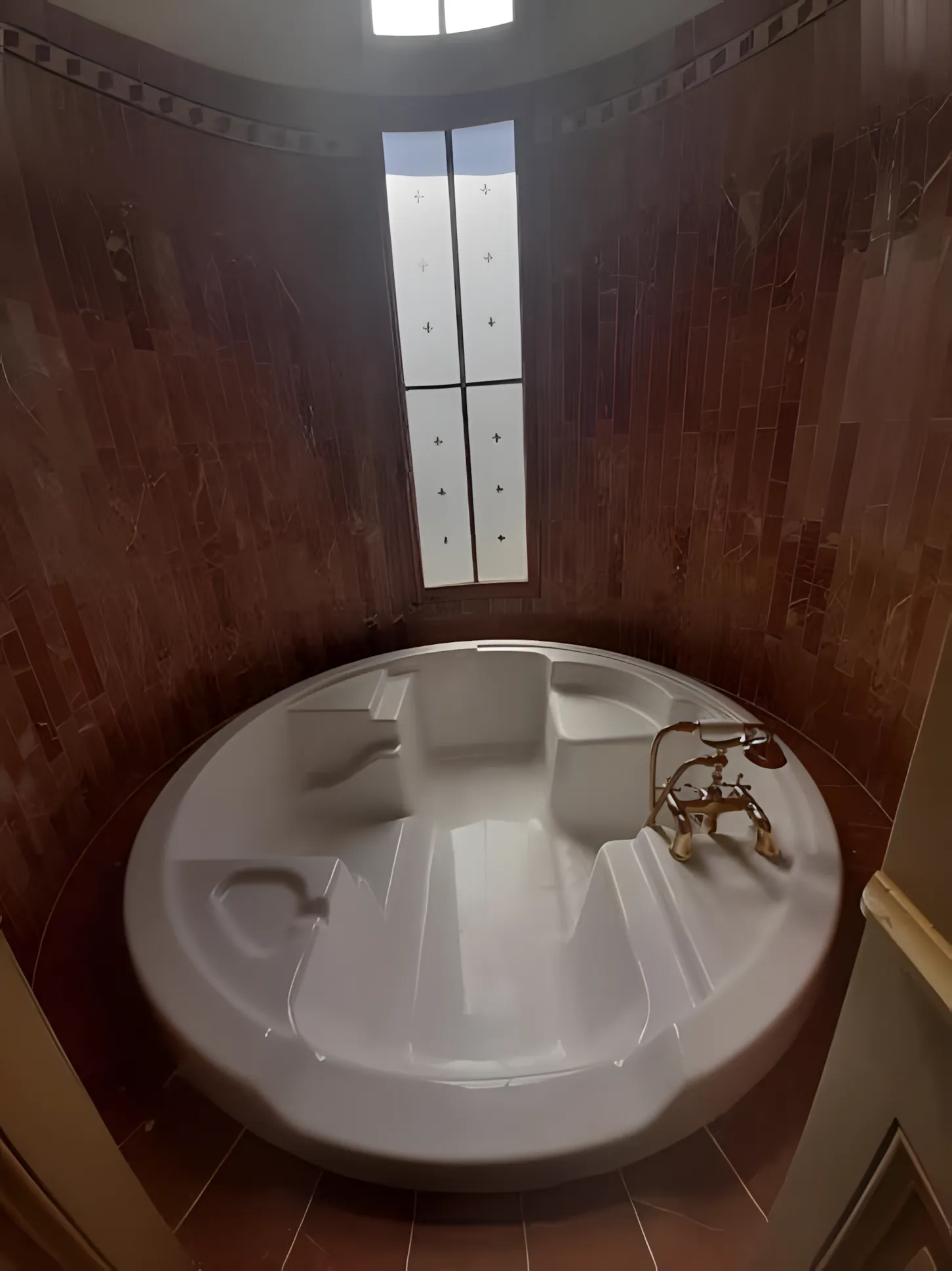 Château de Beauchamp — baignoire ronde