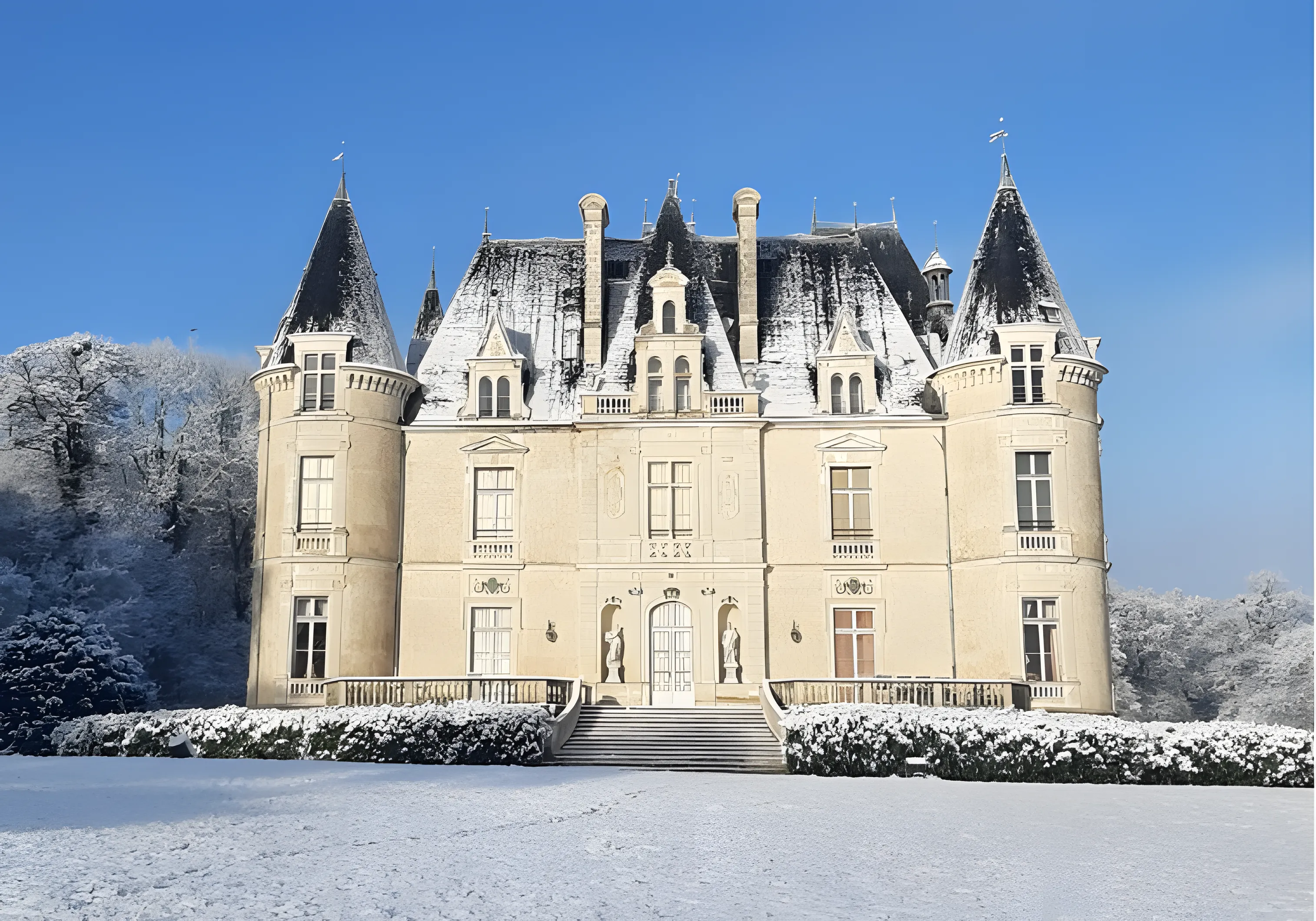 Château de Beauchamp — facade neige ciel bleu