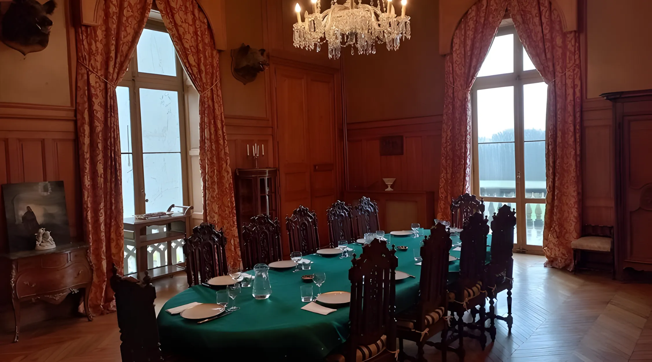Salle à manger en boiseries pour séminaires d'entreprise