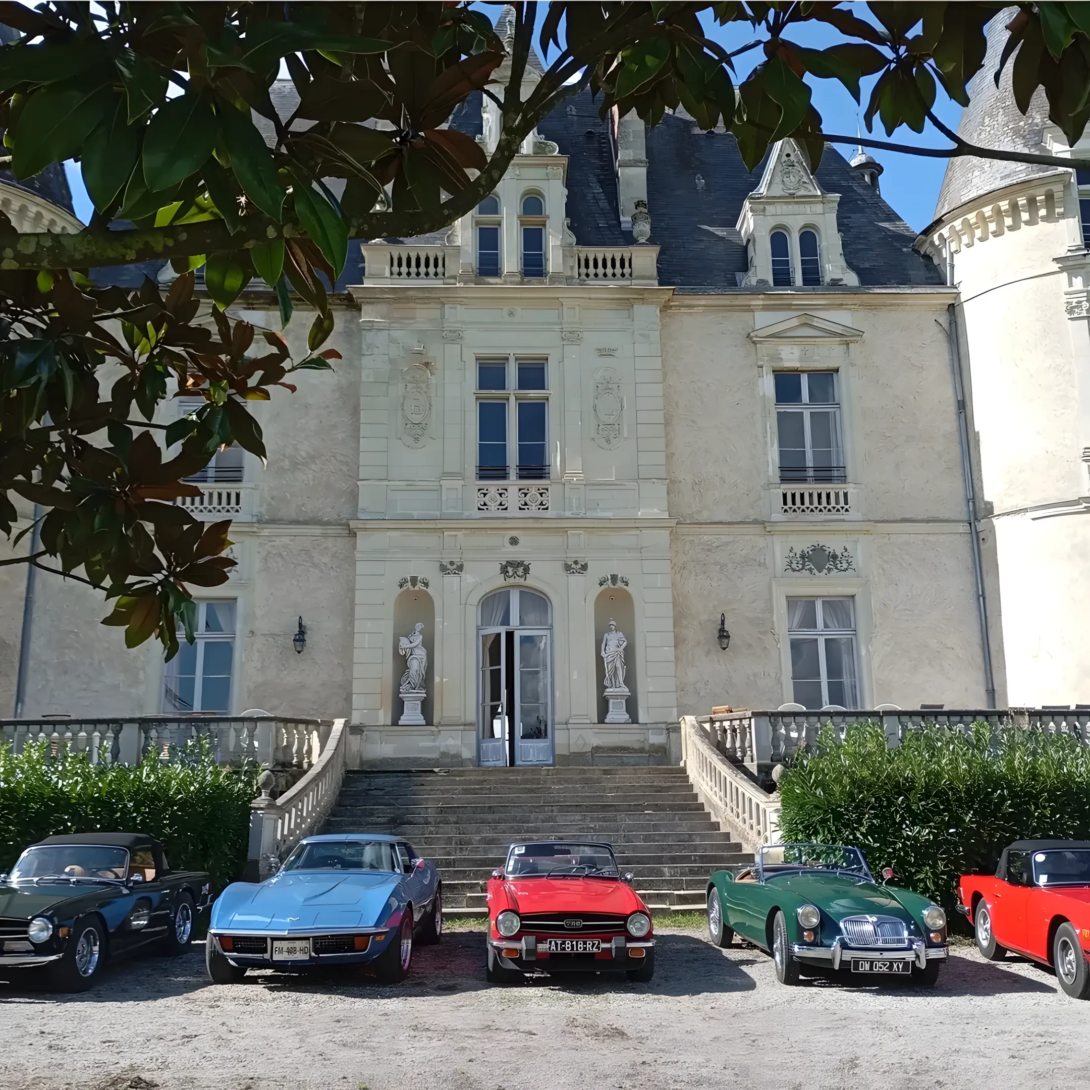 Route 72 — Club de voitures anciennes — Château de Beauchamp