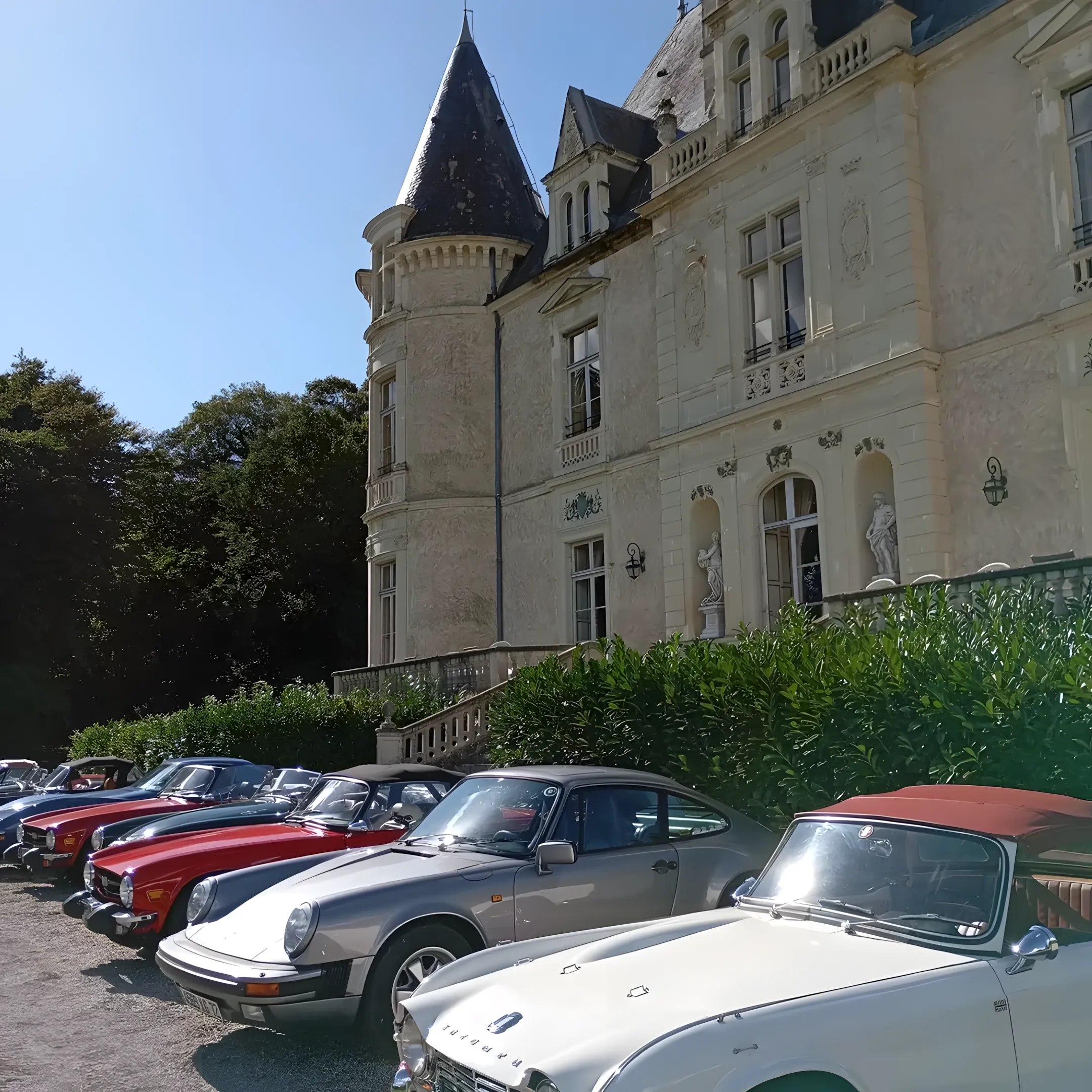 Route 72 — Club de voitures anciennes — Château de Beauchamp