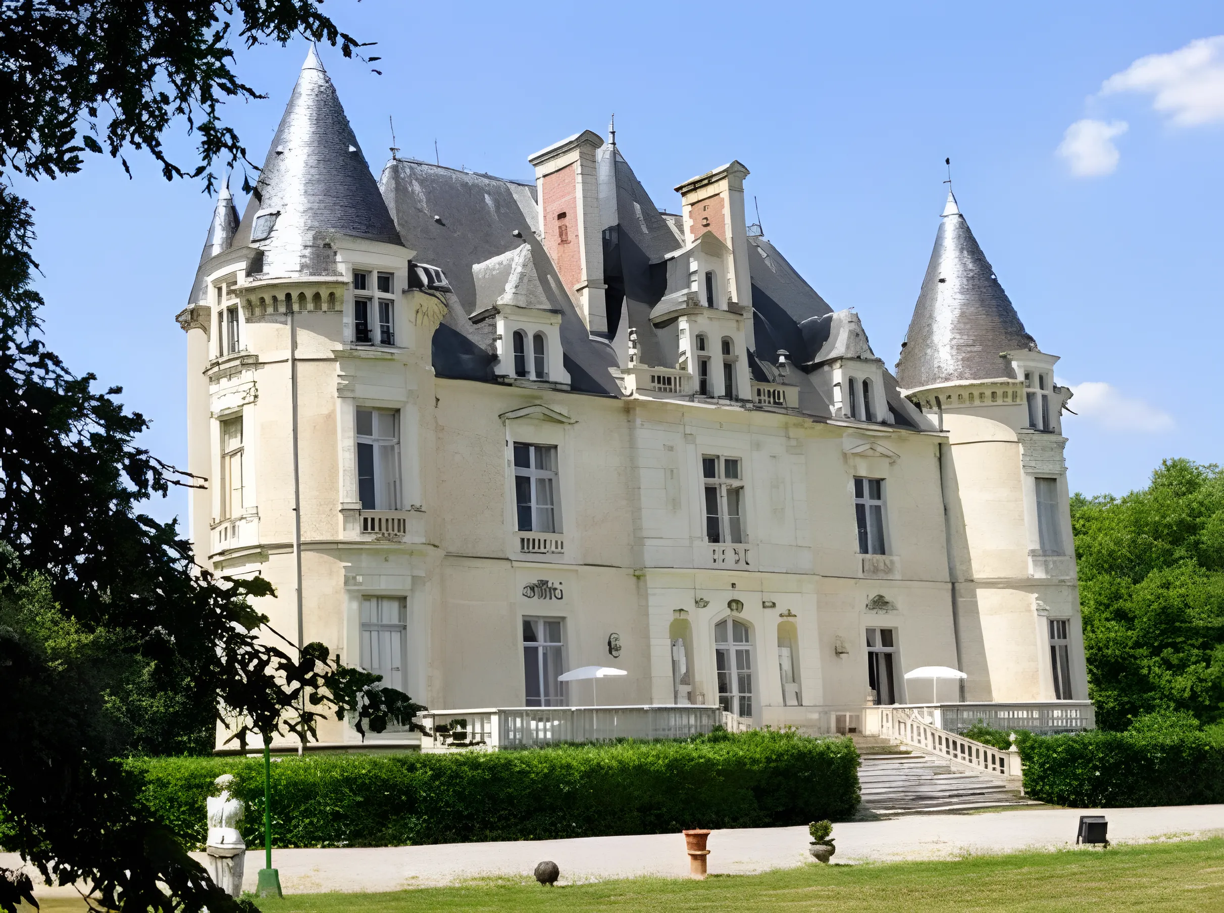 Château de Beauchamp — vue cote ete